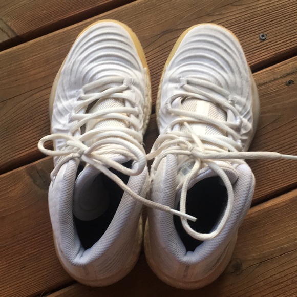 Adidas basketball shoes! - Picture 4 of 7